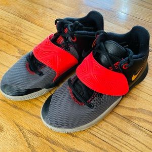 Nike Youth Kyrie Flytrap